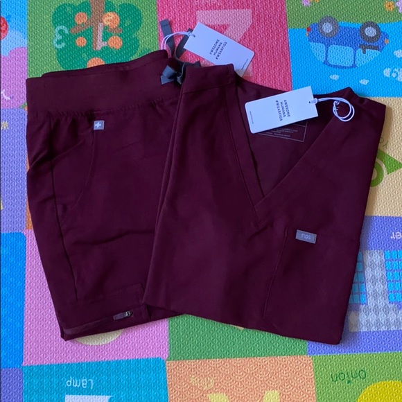 Figs Other - Figs Scrub Set (Burgundy)